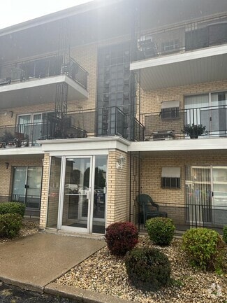 Building Photo - 9407 S Roberts Rd