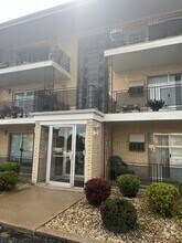 Building Photo - 9407 S Roberts Rd