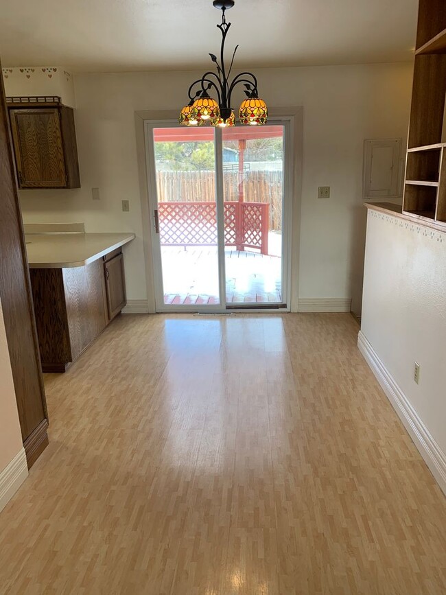 Building Photo - 3 BEDROOMS, PLUS BONUS ROOM, 2 BATHROOM, S...