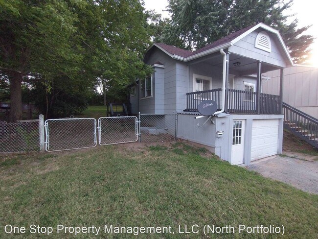 Building Photo - 2 br, 1 bath House - 11208 E 10th Street
