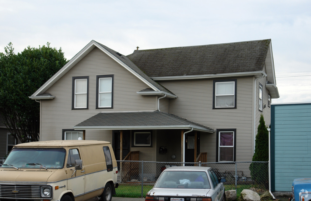 Building Photo - 5-plex