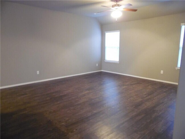 Building Photo - 303 Wood Creek St