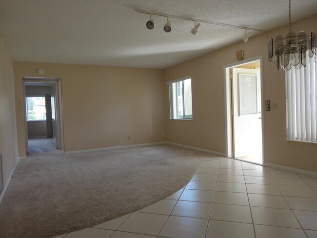 Foto del edificio - 215 Pine HOV Cir