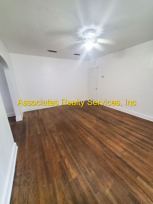 Foto del edificio - Newly listed!   Must see!  AVAILABLE NOW!