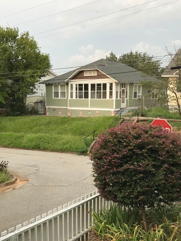 Primary Photo - 8 Poplar St