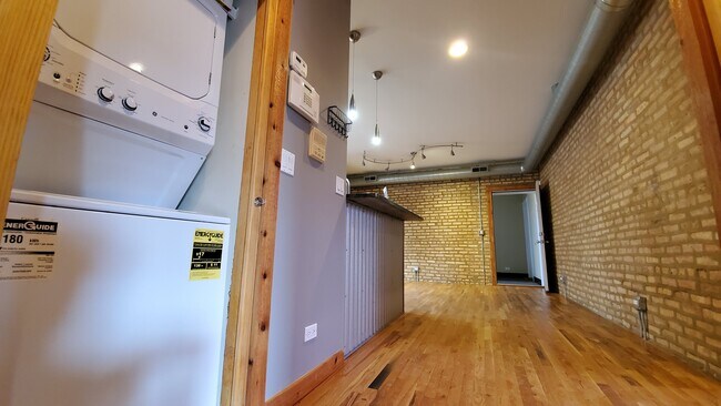 Building Photo - 4104 N Mozart St