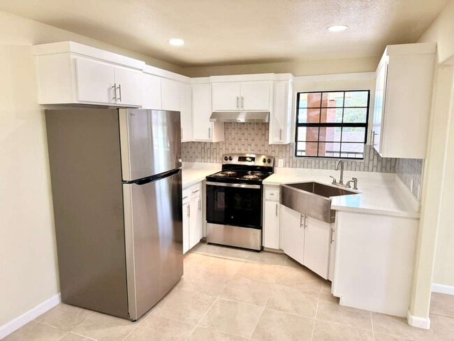 Building Photo - Luxury Apartments 2