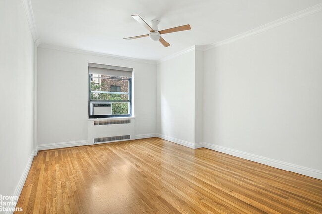 Building Photo - 155 W 71st St