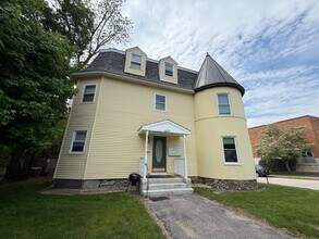 Building Photo - 682 Beech St