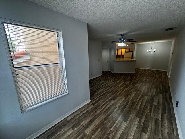 Foto del edificio - 3360 Pinewalk Dr N