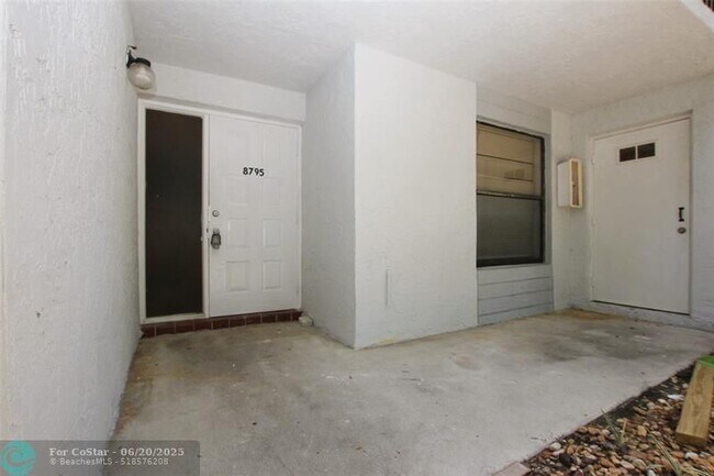 Foto del edificio - 8795 NW 35th St