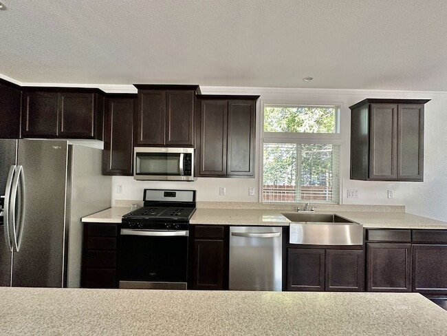 Foto del edificio - 54327 Pine Crest Ave