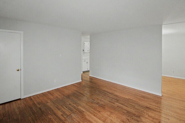 Foto del edificio - 2700 Thornton Rd