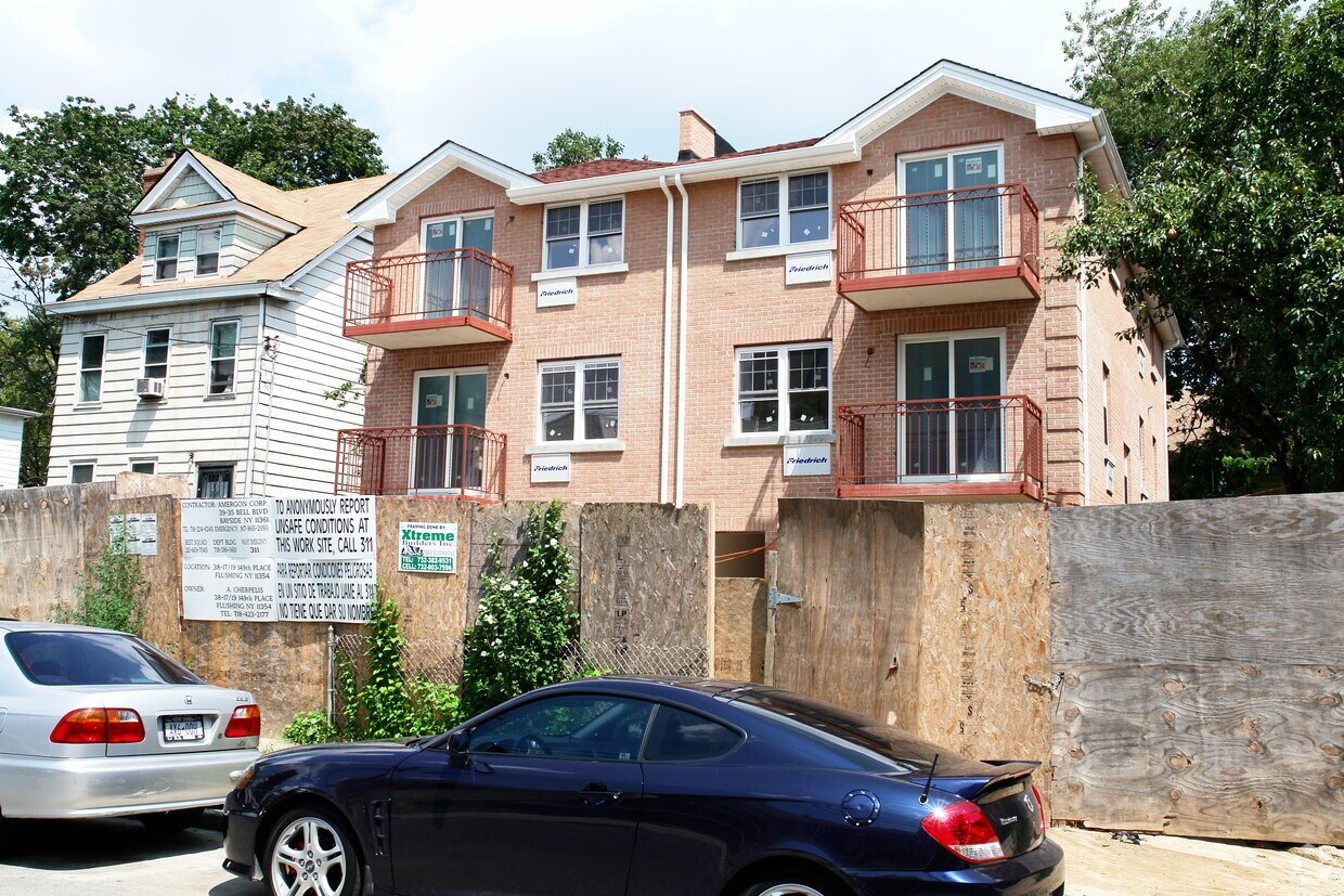 Foto del edificio - 3817-3819 149th Pl