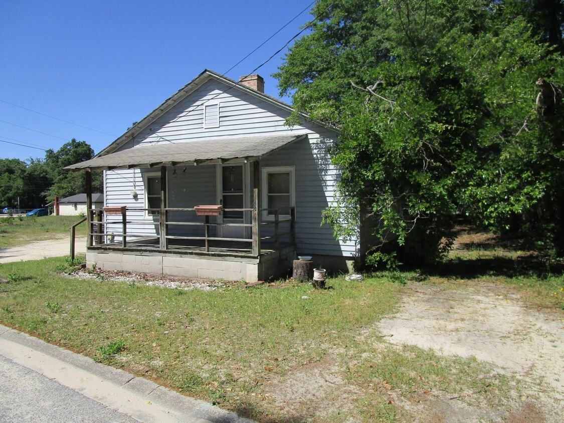 Building Photo - 206 Derrick St