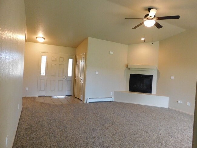 Building Photo - TWO WEEKS FREE RENT!