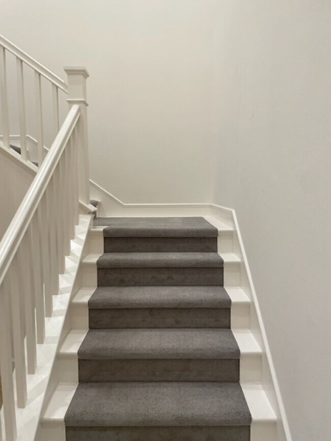 Building Photo - Three bedroom home in Irvine
