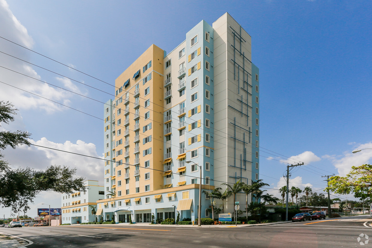 Primary Photo - Esmeralda Bay Apartments