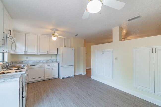 Foto del edificio - 2519 Elderberry Dr
