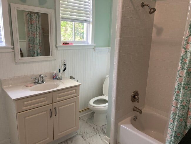 Baño - 624 Union St
