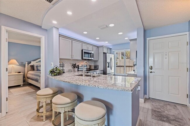 Foto del edificio - 6365 Bahia Del Mar Blvd S