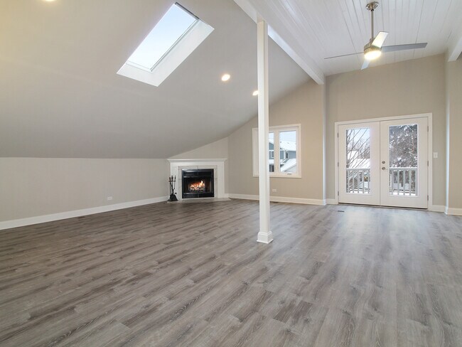 Building Photo - 812 N Sleight St