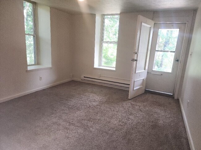 Photo - 5 E Division St Townhome