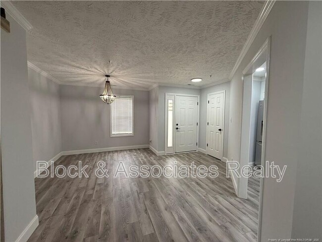 Building Photo - 392 Bubble Creek Ct