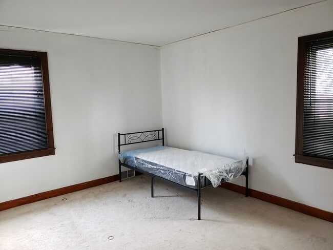 Foto del edificio - 683 Sweet Home Rd
