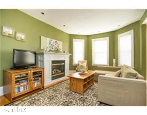 Building Photo - 444 E 8th St