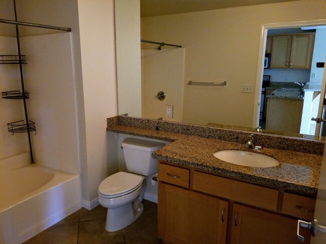 Building Photo - Gaslamp 1 bedroom with View, Wood floors, ...