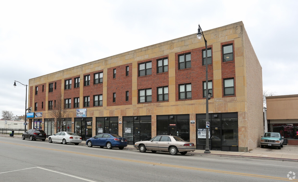 Building Photo - 701 S 5th Ave