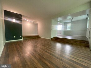 Building Photo - 1661 Parkcrest Cir