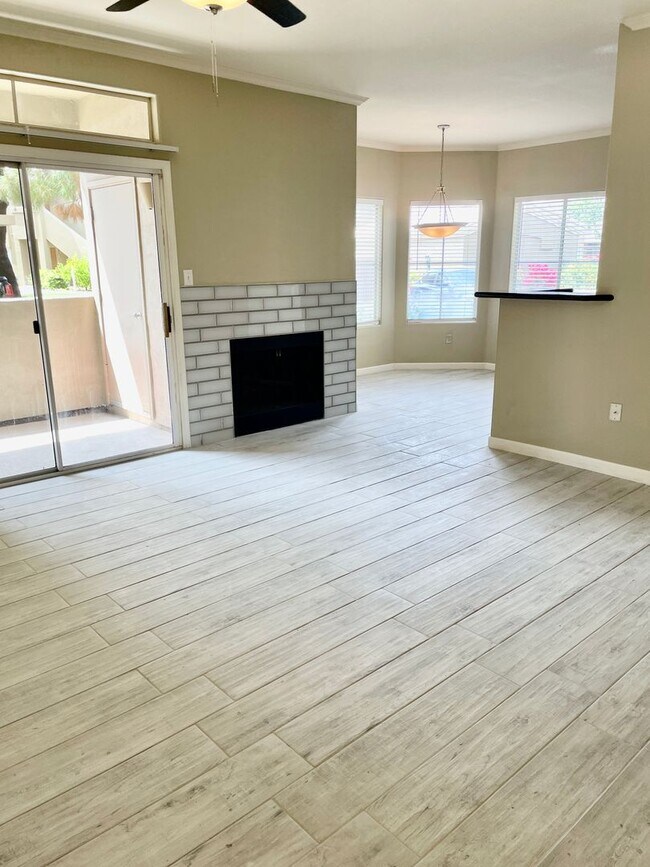 Foto del edificio - Stunning 3 Bedroom Condo In Scottsdale!