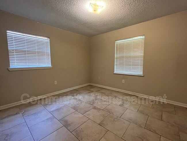 Building Photo - 16813 Vermillion Dr