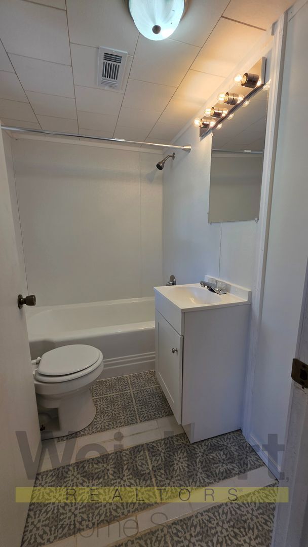 Foto del edificio - Cozy 1-Bedroom Near Downtown