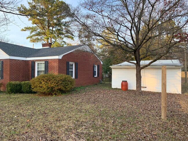 Building Photo - 2901 Jefferson Dr