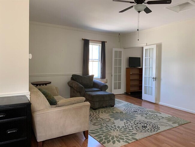 Foto del edificio - 340 NH Route 45