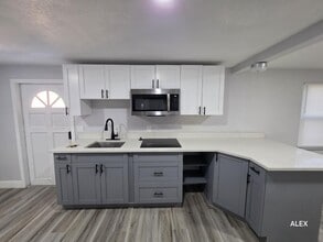 Building Photo - 1100 Beverly Ave NW