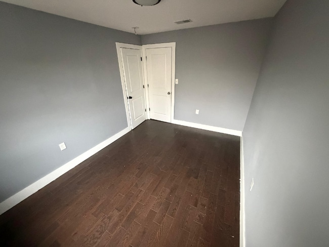 Building Photo - 276 S 11th St