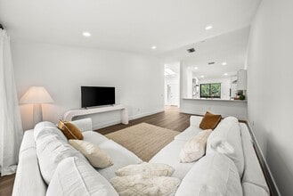 Building Photo - 13105 Belhaven Ct