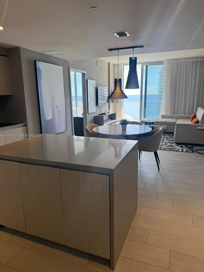 Building Photo - 4010 S Ocean Dr
