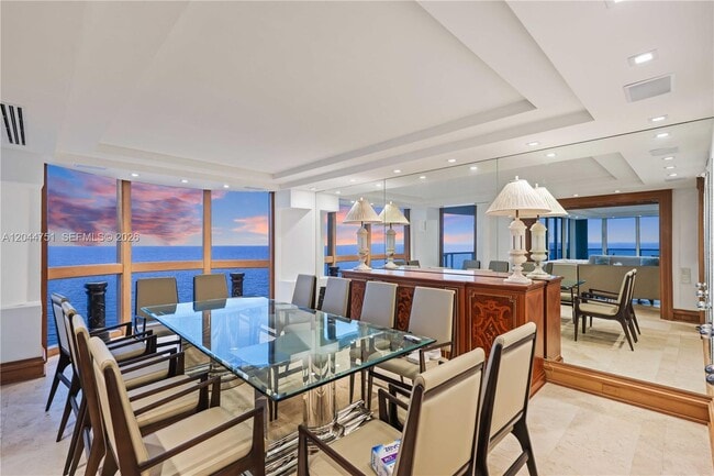 Foto del edificio - 5025 Collins Ave
