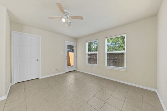 Foto del edificio - 3 Bedroom/2.5 Bath Utopia Heights Subdivison