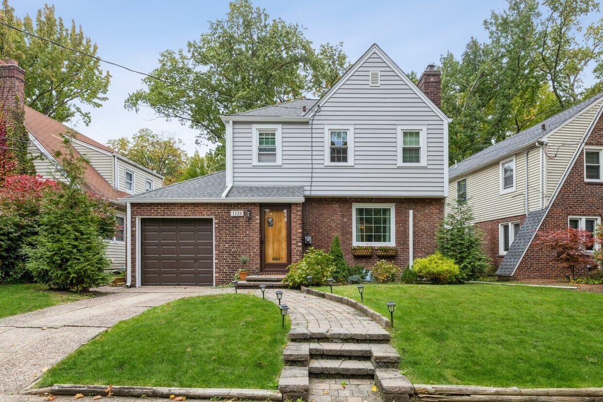 1125 W Laurelton Pkwy, Teaneck, NJ 07666 House Rental in Teaneck, NJ