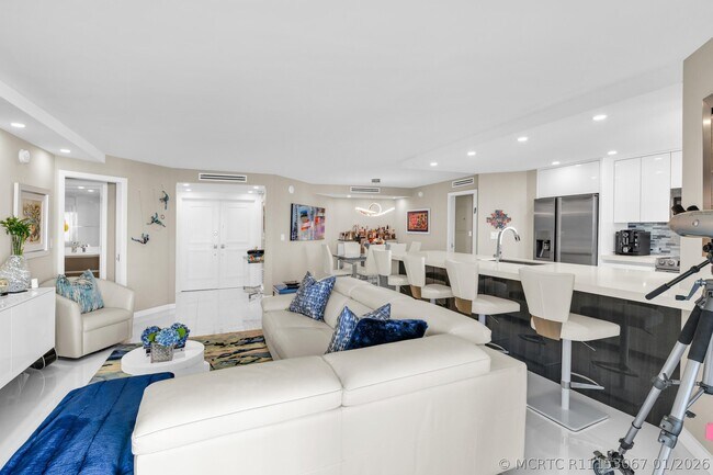 Building Photo - 550 S Ocean Blvd