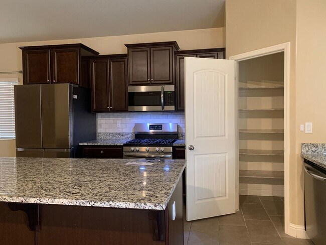 Foto del edificio - 4 BR 2 BA Coming Soon