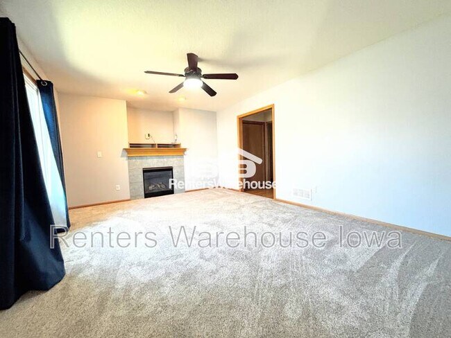 Building Photo - 330 NE Cardinal Ln