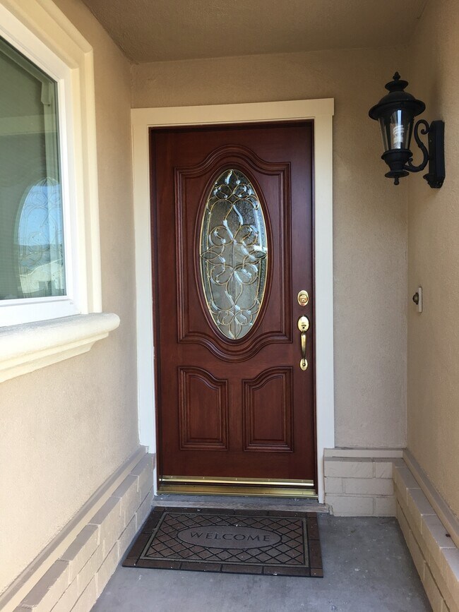 Foto del edificio - One story home on a HUGE lot in Central Camarillo