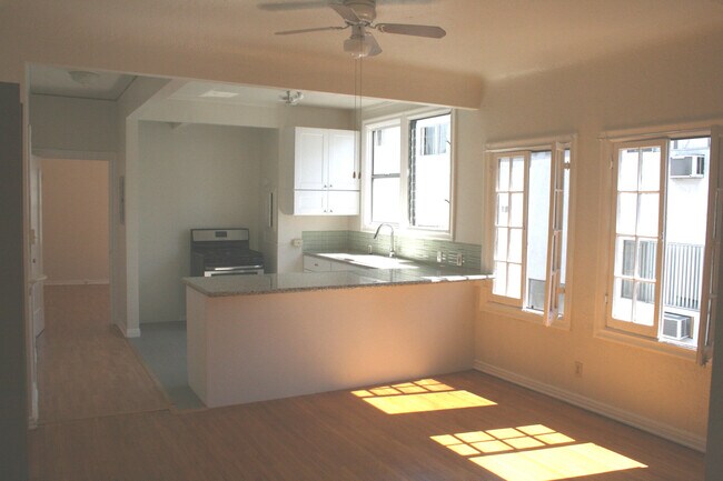 Foto del edificio - 1172 N Ardmore Ave